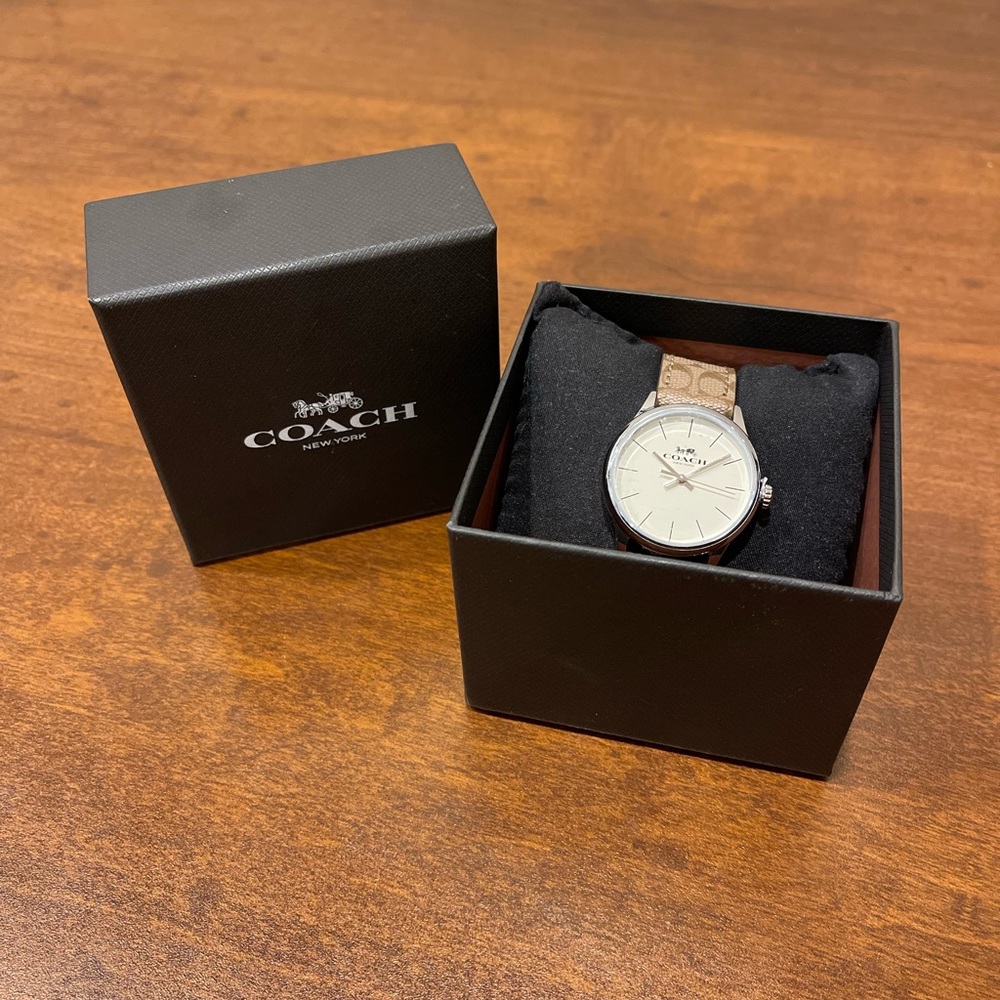 Coach Ruby watch!! 32 Mm!! Color: Khaki!! NWT